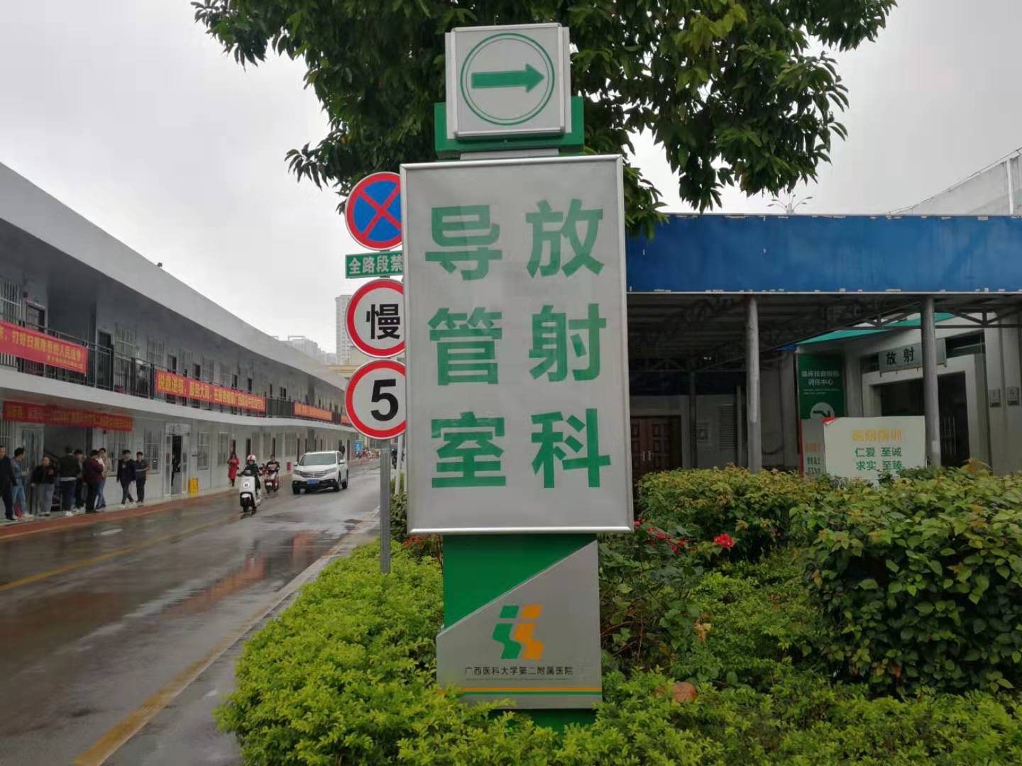 醫(yī)院門診標(biāo)識(shí)牌導(dǎo)視系統(tǒng)--【巨匠標(biāo)識(shí)，標(biāo)識(shí)制作廠家】
