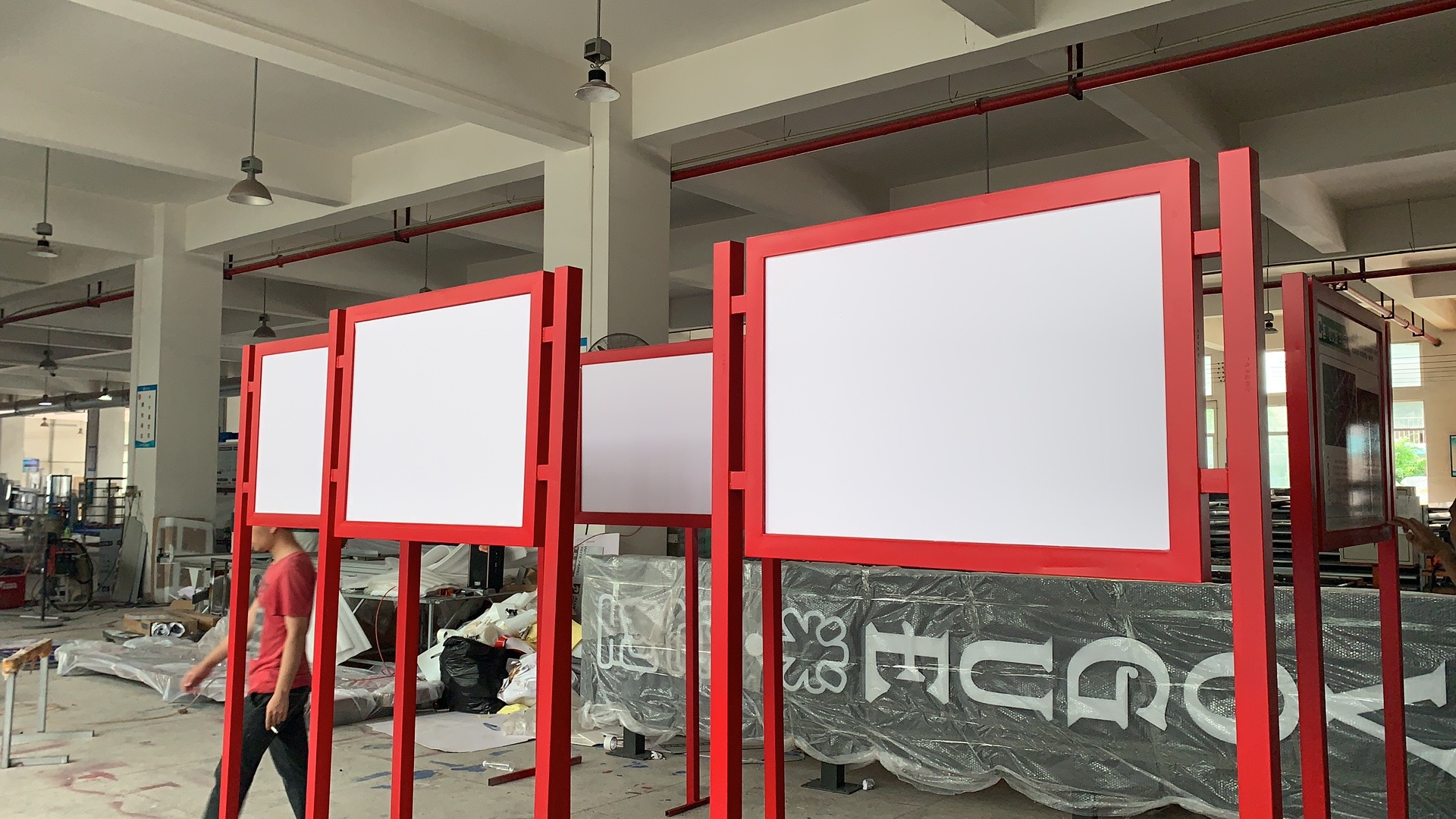 宣傳欄用不銹鋼好看又耐用——【巨匠標(biāo)識(shí)，標(biāo)識(shí)制作廠家】