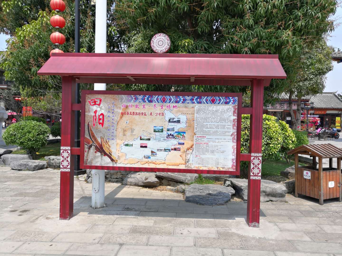 不銹鋼宣傳欄的結(jié)構(gòu)和作用——【巨匠標(biāo)識(shí)，標(biāo)識(shí)制作廠家】